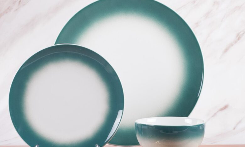 How Can Hotel Owners Compare The Quality Of Porcelain Dinnerware?